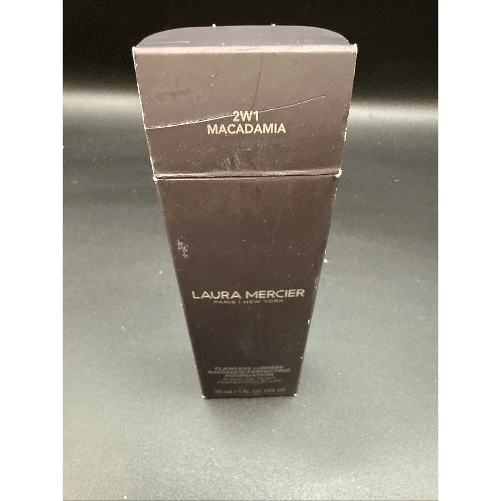 Laura‎ Mercier Flawless Lumiere Radiance-Perfecting Foundation 2W1 Macadamia,1oz